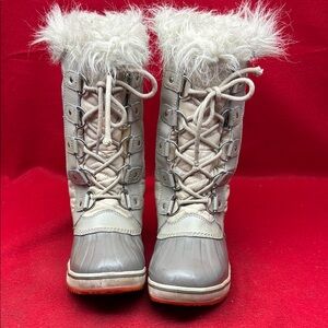 Stylish Women's Fur-Lined Sorel Boots Box 92